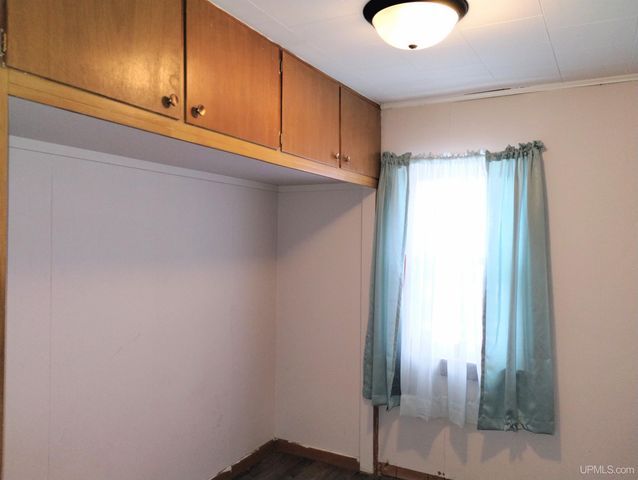 203.5 S Lincoln Road, Escanaba, MI 49829