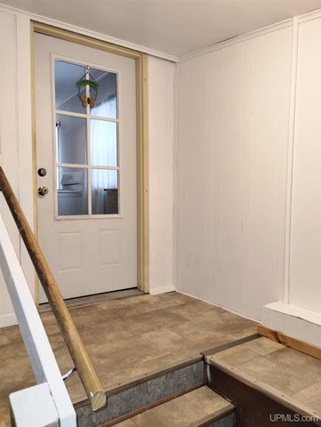 203.5 S Lincoln Road, Escanaba, MI 49829