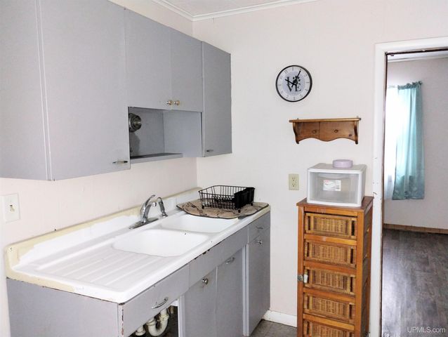 203.5 S Lincoln Road, Escanaba, MI 49829