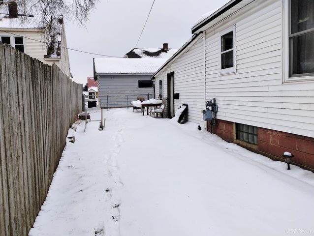 203.5 S Lincoln Road, Escanaba, MI 49829