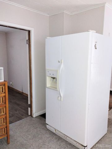 203.5 S Lincoln Road, Escanaba, MI 49829