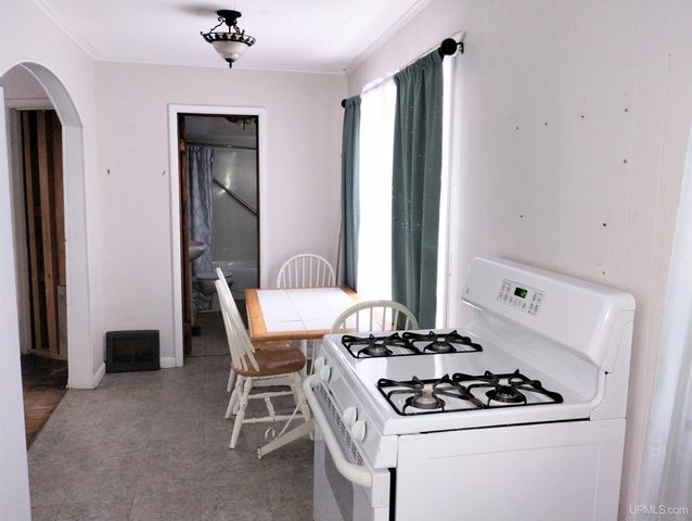 203.5 S Lincoln Road, Escanaba, MI 49829