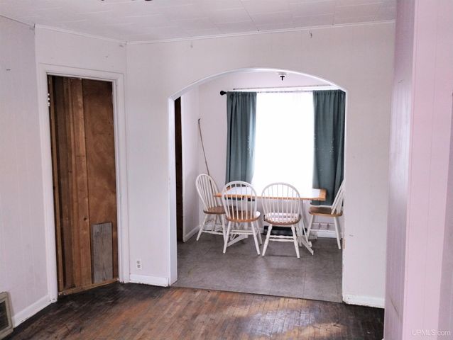 203.5 S Lincoln Road, Escanaba, MI 49829