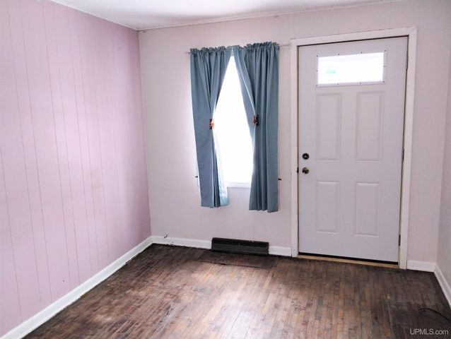 203.5 S Lincoln Road, Escanaba, MI 49829