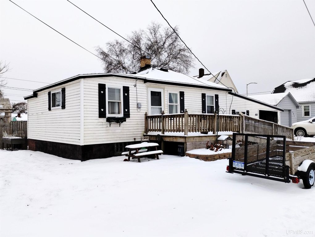 203.5 S Lincoln Road, Escanaba, MI 49829
