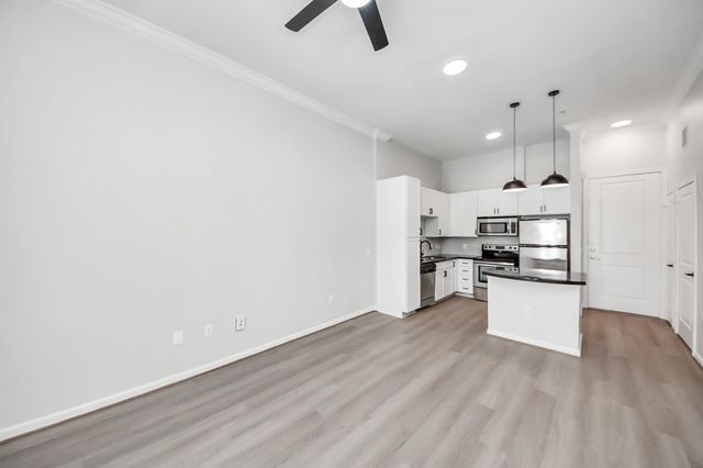 6363 San Felipe Street 203, Houston, TX 77057