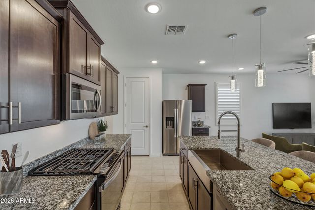 17302 W RUNNING DEER Trail, Surprise, AZ 85387