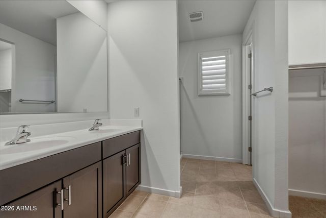 17302 W RUNNING DEER Trail, Surprise, AZ 85387