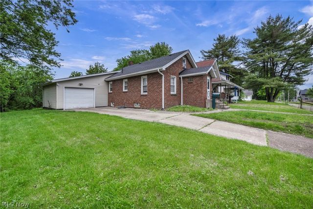 1915 4th Street NE, Canton, OH 44704