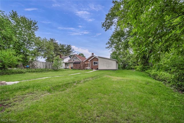 1915 4th Street NE, Canton, OH 44704