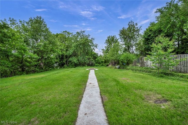 1915 4th Street NE, Canton, OH 44704