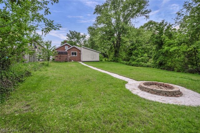1915 4th Street NE, Canton, OH 44704