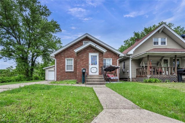 1915 4th Street NE, Canton, OH 44704