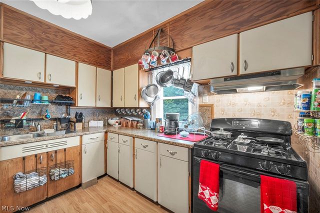 1915 4th Street NE, Canton, OH 44704