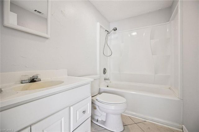 17413 Lee RD, Fort Myers, FL 33967