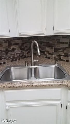 9470 Peace Way 206, Las Vegas, NV 89147