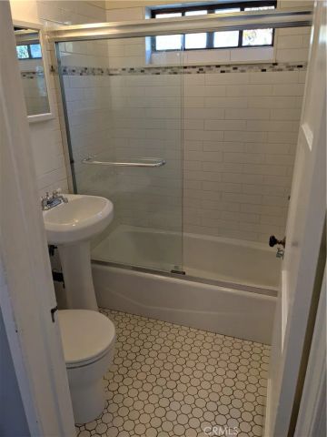 10945 Hesby, North Hollywood, CA 91601