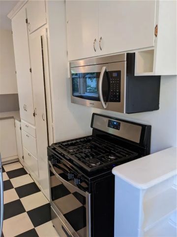 10945 Hesby, North Hollywood, CA 91601