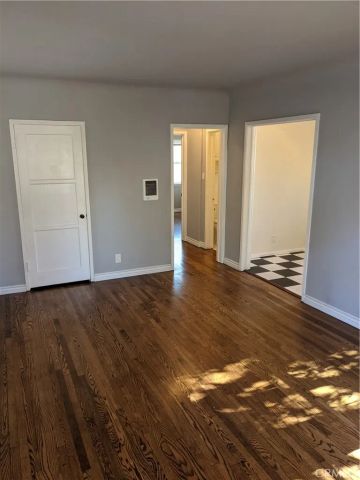 10945 Hesby, North Hollywood, CA 91601