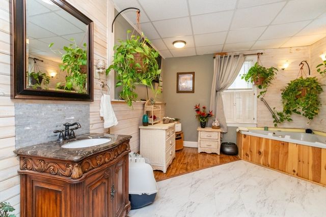 1930 Acushnet Ave, New Bedford, MA 02745