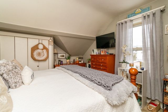 1930 Acushnet Ave, New Bedford, MA 02745