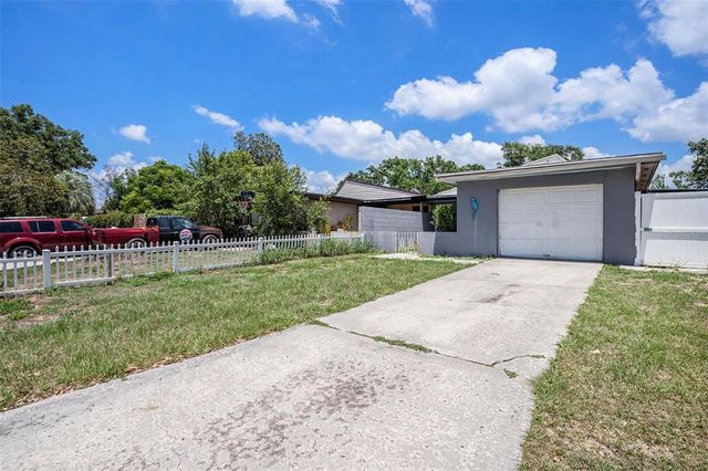 702 REGENT CIRCLE S, Brandon, FL 33511