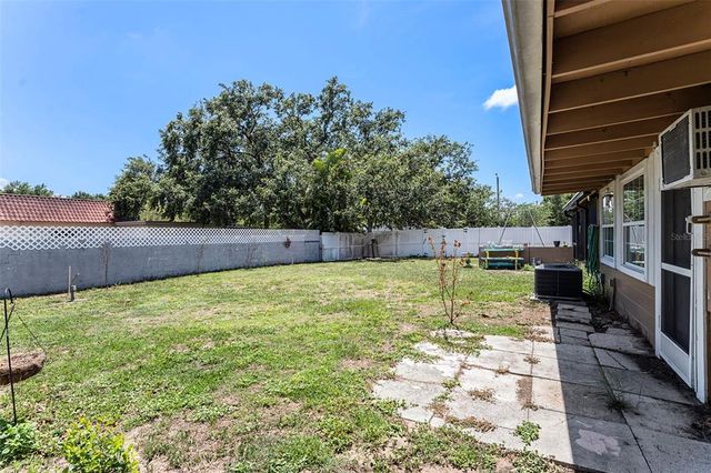 702 REGENT CIRCLE S, Brandon, FL 33511