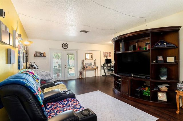 702 REGENT CIRCLE S, Brandon, FL 33511