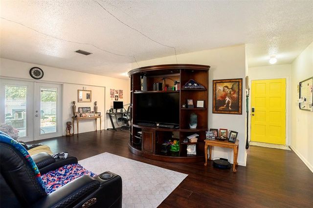 702 REGENT CIRCLE S, Brandon, FL 33511