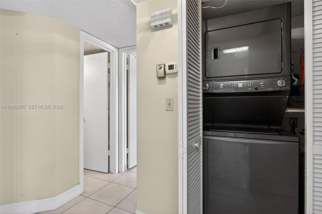 5520 Lakeside Dr 105, Margate, FL 33063