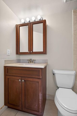 5520 Lakeside Dr 105, Margate, FL 33063