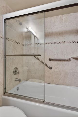 5520 Lakeside Dr 105, Margate, FL 33063