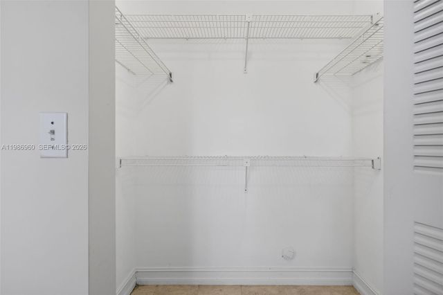 5520 Lakeside Dr 105, Margate, FL 33063