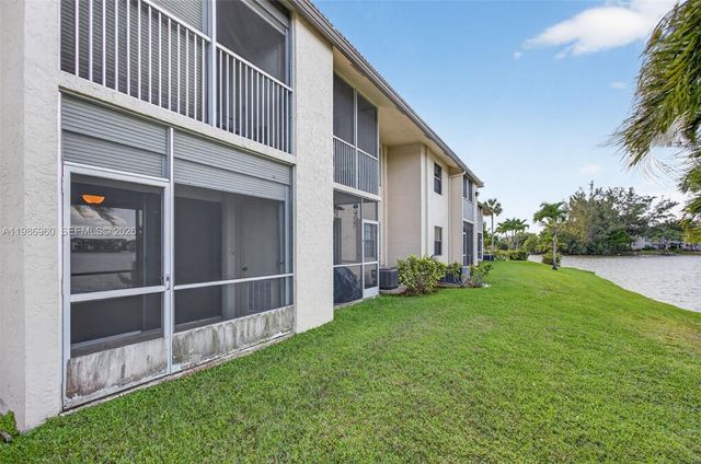 5520 Lakeside Dr 105, Margate, FL 33063