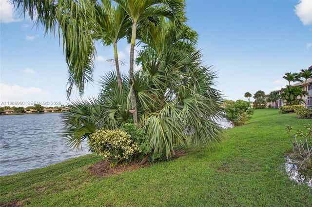 5520 Lakeside Dr 105, Margate, FL 33063