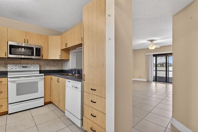 5520 Lakeside Dr 105, Margate, FL 33063