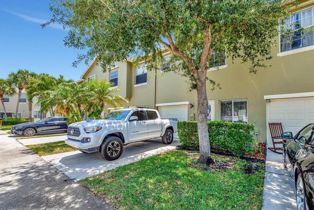 2061 SE Glen Ridge Drive, Port St. Lucie, FL 34952