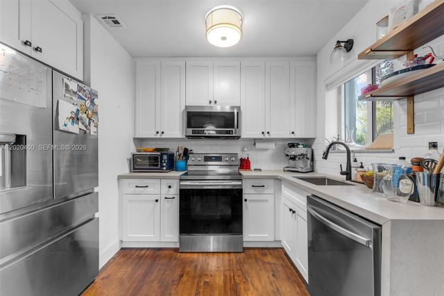 5540 SW 78th St 32C, Miami, FL 33143