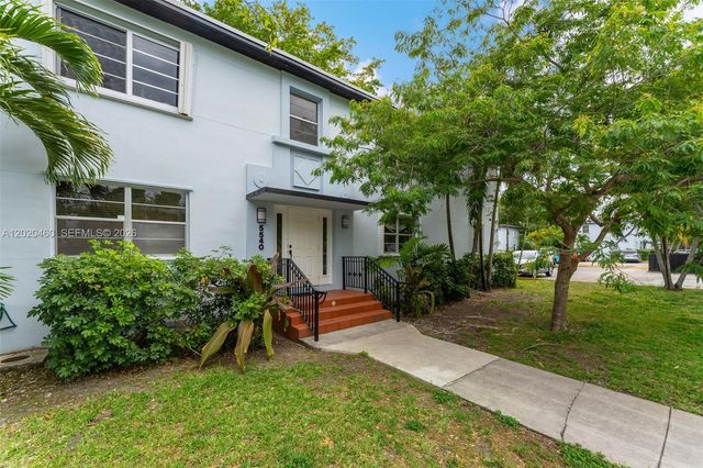 5540 SW 78th St 32C, Miami, FL 33143