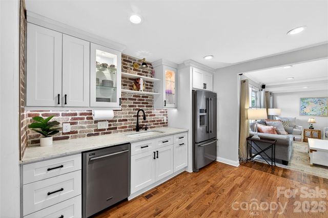 536 Inwood Drive, Charlotte, NC 28209