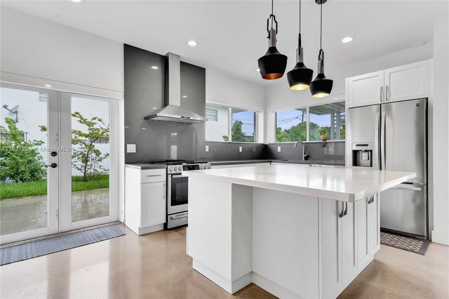 2247 NW 2nd St, Miami, FL 33125