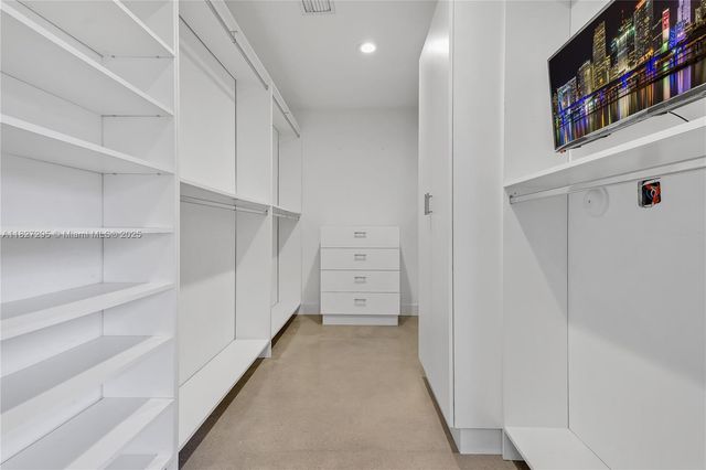 2247 NW 2nd St, Miami, FL 33125