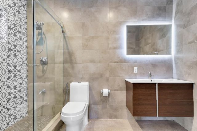 2247 NW 2nd St, Miami, FL 33125