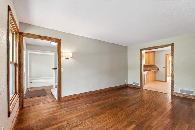 113 E 135th Street, Burnsville, MN 55337