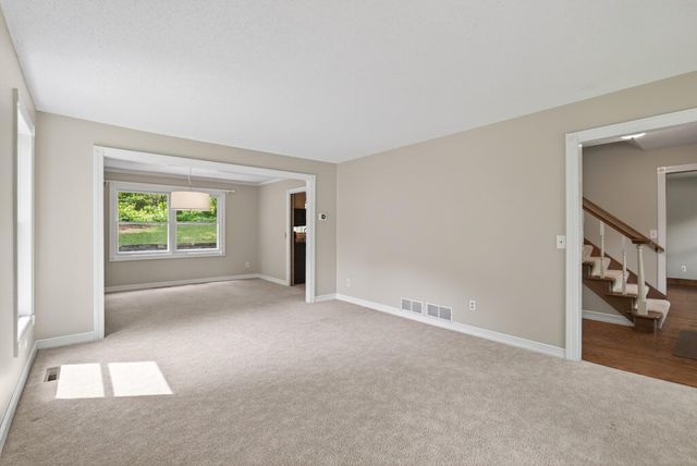 113 E 135th Street, Burnsville, MN 55337