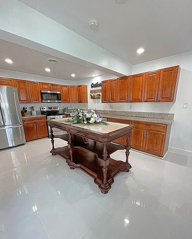 2077 Carambola Road, West Palm Beach, FL 33406