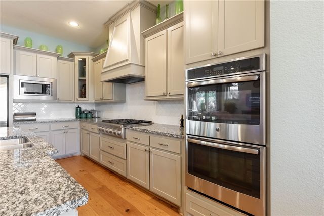 1016 Peacock Boulevard, Carrollton, TX 75007