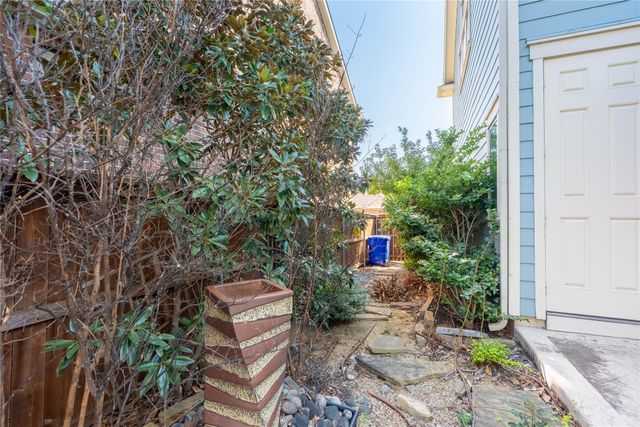 1016 Peacock Boulevard, Carrollton, TX 75007