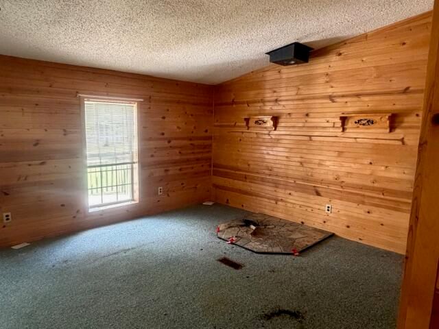 6136 S Poplar Avenue, Newaygo, MI 49337