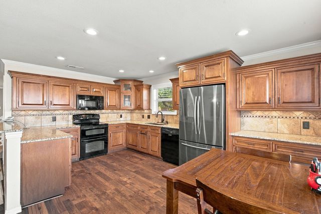 9856 Parkmere Drive, Fort Worth, TX 76108
